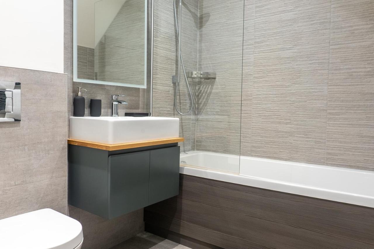 Spring Mount Huge Luxury Full Apartment- Harrogate Centre-Two Extremely Comfy Kingsize Bedrooms-Fully Equipped Modern Kitchen-Cosy Living Room With Huge Tv Exteriér fotografie